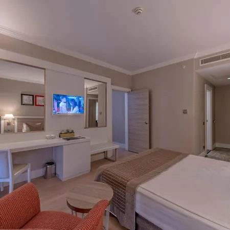 Port River Hotel&spa מלון