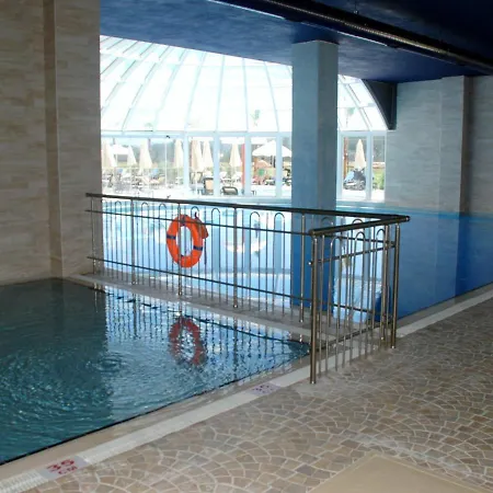 Port River Hotel&spa מלון