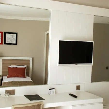 Port River Hotel&spa סייד